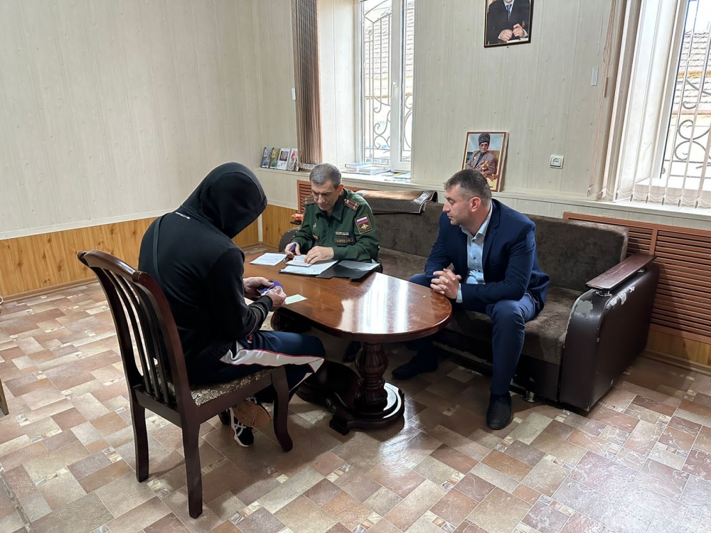 Власти Хасавюртовского района проводят комплексные мероприятия по организации весеннего призыва
