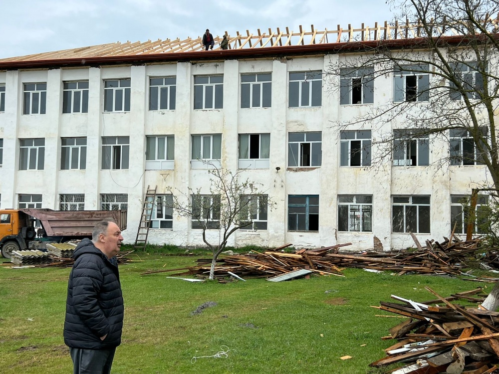 Власти и депутаты НС РД Хасавюртовского района проинспектировали ход капремонта общеобразовательных учреждений муниципалитета
