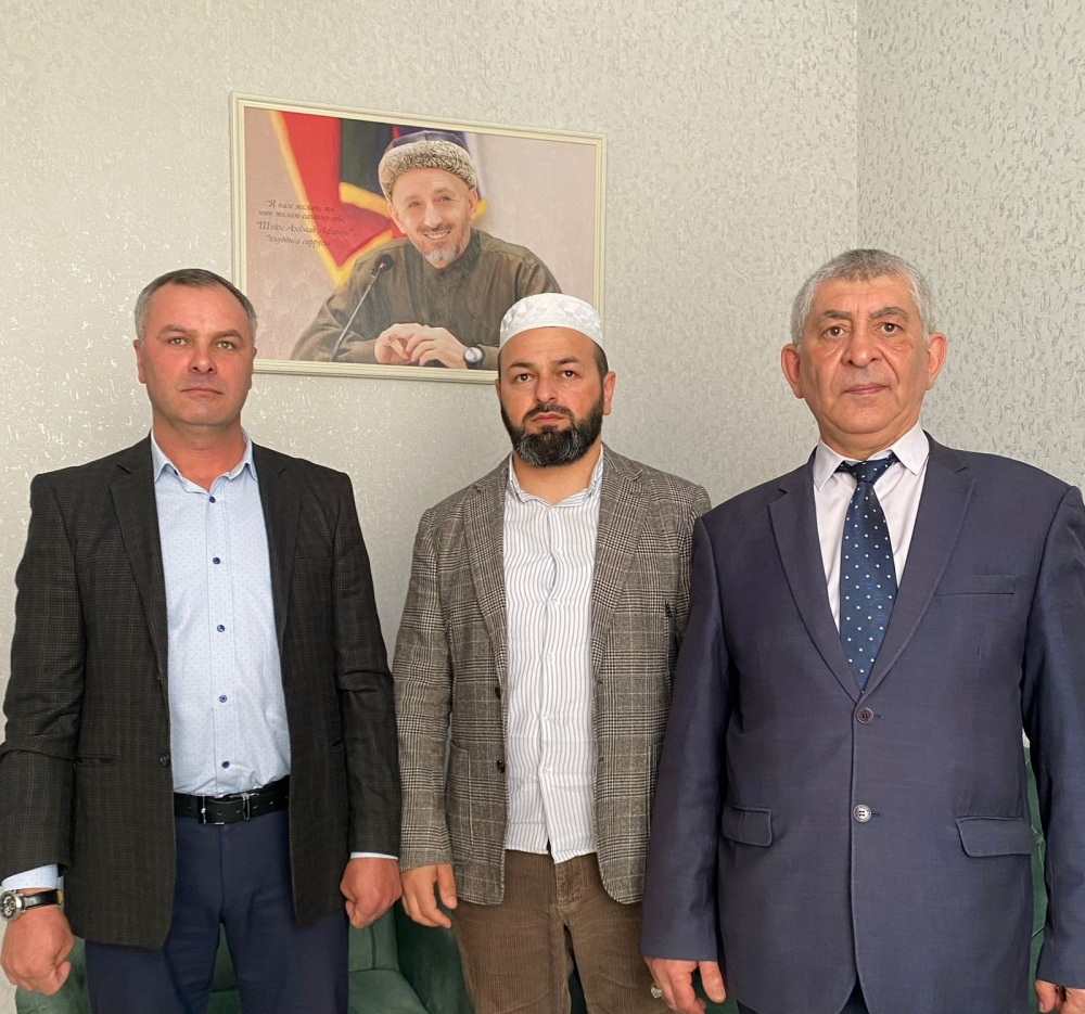 Руководство  ЕДДС Хасавюртовского района и председатель Совета имамов  обсудили вопросы критериев безопасности