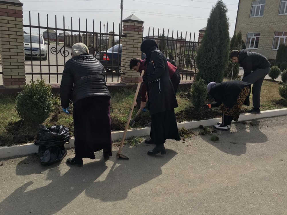 В поселениях Хасавюртовского района продолжаются  весенние субботники по благоустройству и санитарной очистке.