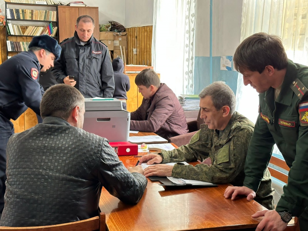 Власти Хасавюртовского района проводят комплексные мероприятия по организации весеннего призыва