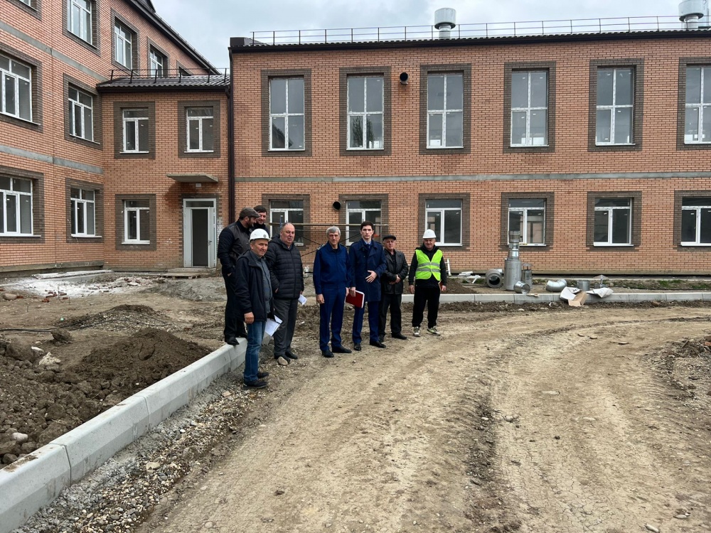 Власти и депутаты НС РД от Хасавюртовского района продолжают инспектирование  хода строительства новых школ в муниципалитете