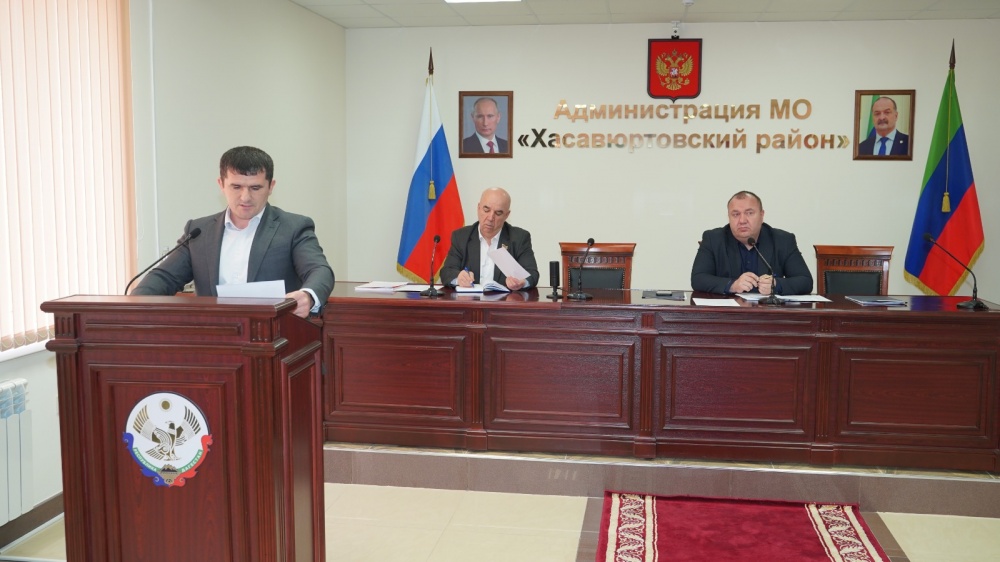 В администрации Хасавюртовского района обсудили вопросы подготовки к общереспубликанскому  субботнику и предстоящим майским праздникам
