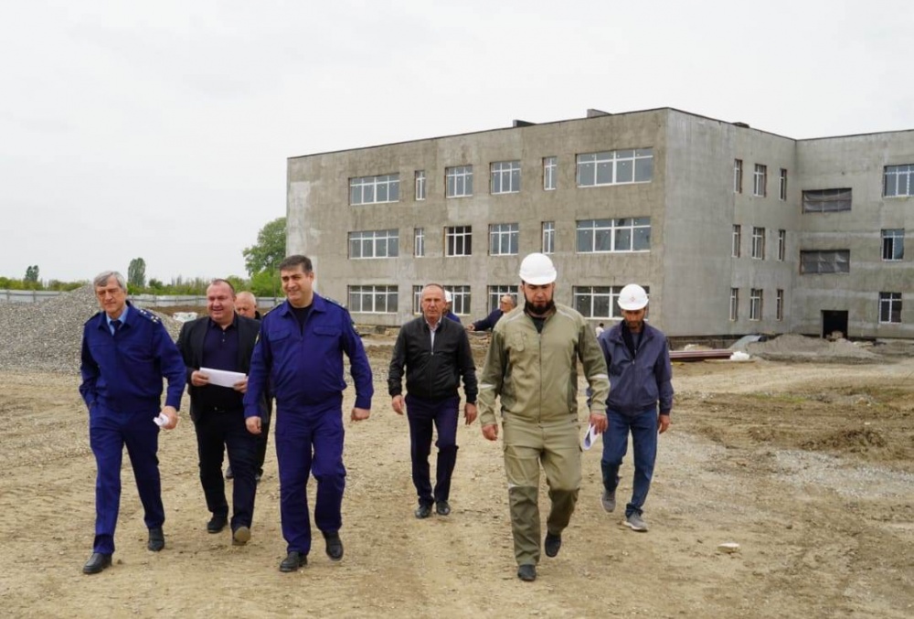 Заместитель Прокурора РД Марат Сайпуллаев ознакомился с ходом строительства   новых образовательных и дошкольных учреждений  в Хасавюртовском районе