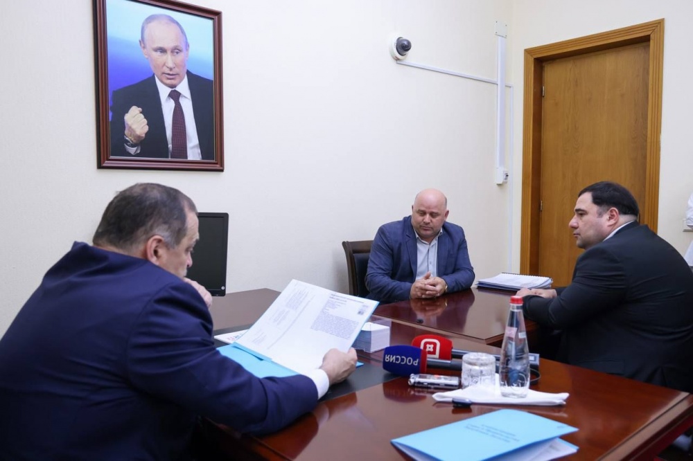 Глава Хасавюртовского района принял участие в работе личного приема граждан Главы РД Сергея Меликова