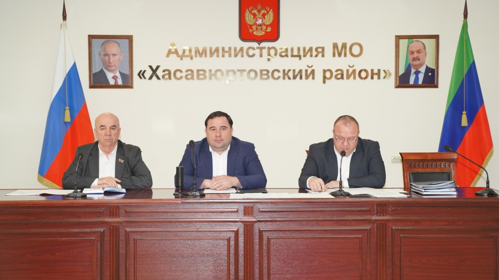 Глава Хасавюртовского района провел праздничное совещание актива  с участием руководителей территориальных, республиканских и федеральных органов власти