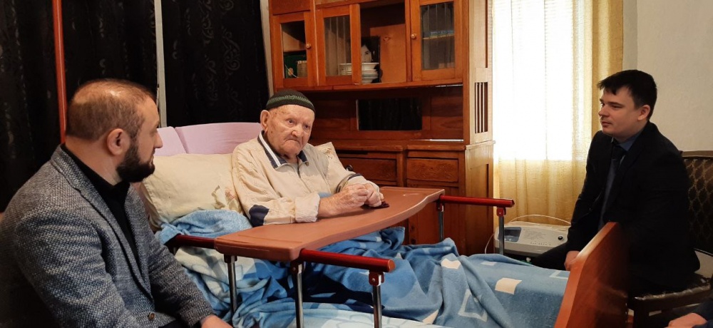 Руководство ГКУ УСЗН Хасавюртовского района посетила старейшего ветерана ВОВ РФ Касума Кубатова
