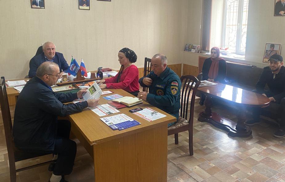 Сотрудники МКУ «Управление по делам ГО ЧС и МП»  МО «Хасавюртовский район» продолжают проведение объектовых  тренировок  в образовательных учреждениях