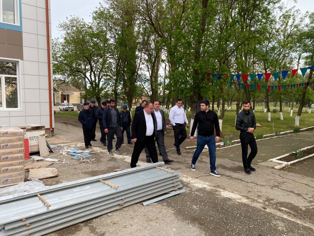Глава Хасавюртовского района проинспектировал ход проведения капремонта образовательных учреждений Новосельское и Новогагатли