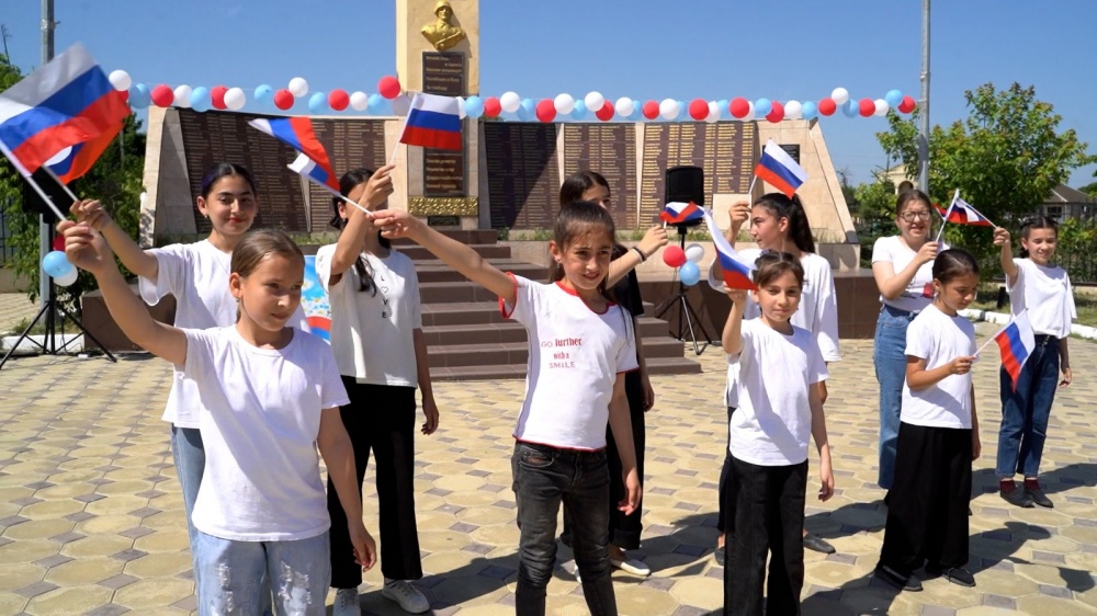 В селении Аксай   состоялся праздничный концерт посвящённый Дню России!
