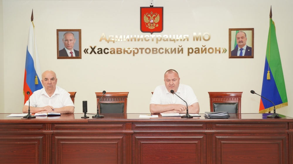 В администрации Хасавюртовского района прошло очередное пленарное совещание по вопросам налогооблажения и хода весеннего призыва