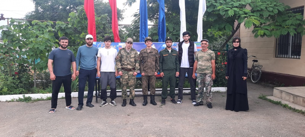 Очередную  группу призывников проводили на службу  в рядах ВС РФ  в рамках весенней кампании в Хасавюртовском районе