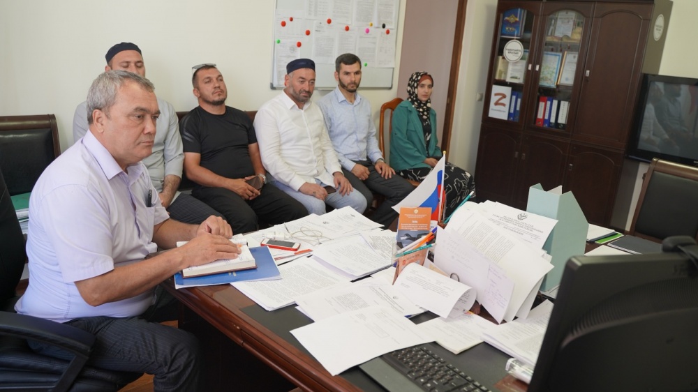 Специалисты отдела по АТР, специалисты МКУ «Молодежный центр»  и председатель совета имамов Хасавюртовского района  приняли участие в ВКС Миннаца РД