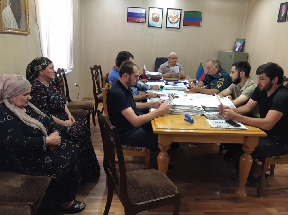 Специалисты МКУ «Управление по делам ГО ЧС Хасавюртовский район» продолжают проводить занятия по соблюдению правил ГО ЧС и ПМ
