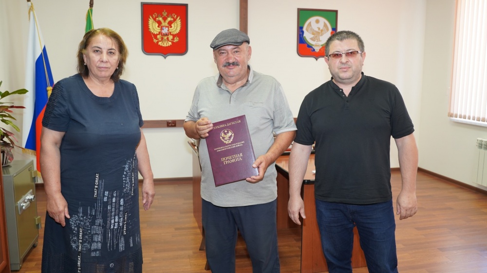 Депутат Собрания  Хасавюртовского  района Абакаров Мовлидмагомед награжден Почетной грамотой МО «Хасавюртовский район».