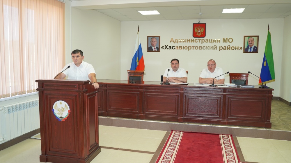 Глава Хасавюртовского района провел очередное  пленарное  совещание по актуальным вопросам деятельности муниципалитета