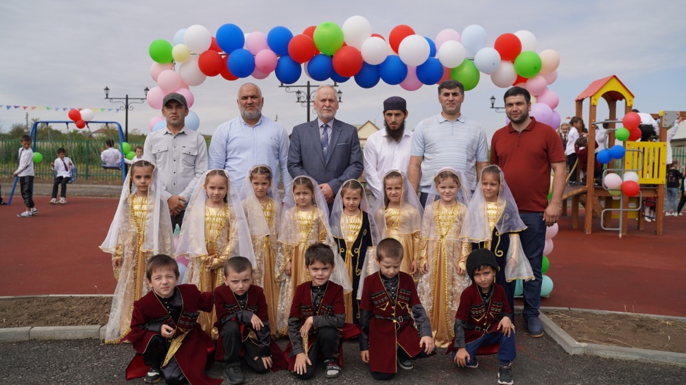 Власти Хасавюртовского района в рамках реализации федеральной программы «Формирование комфортной городской среды»  торжественно открыли очередные  общественные объекты