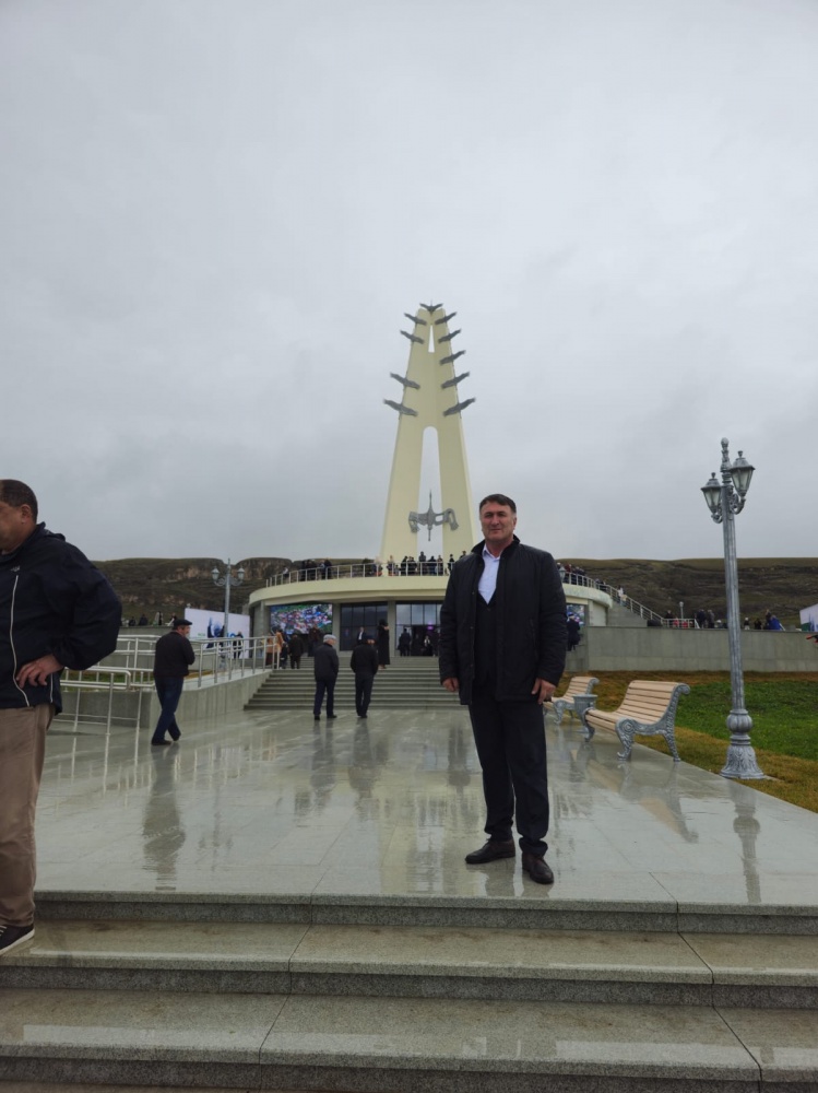 Администрация и работники культуры Хасавюртовского района приняли участие на  Республиканском  празднике  «Белые журавли», посвященные  100-летию со дня рождения Расула Гамзатова