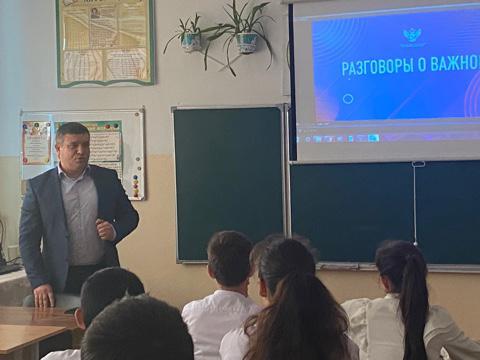 В «Ботаюртовской  СОШ имени Н. П. Жердева» прошла встреча с заместителем Министра МЧС Атаевым Эльдаром