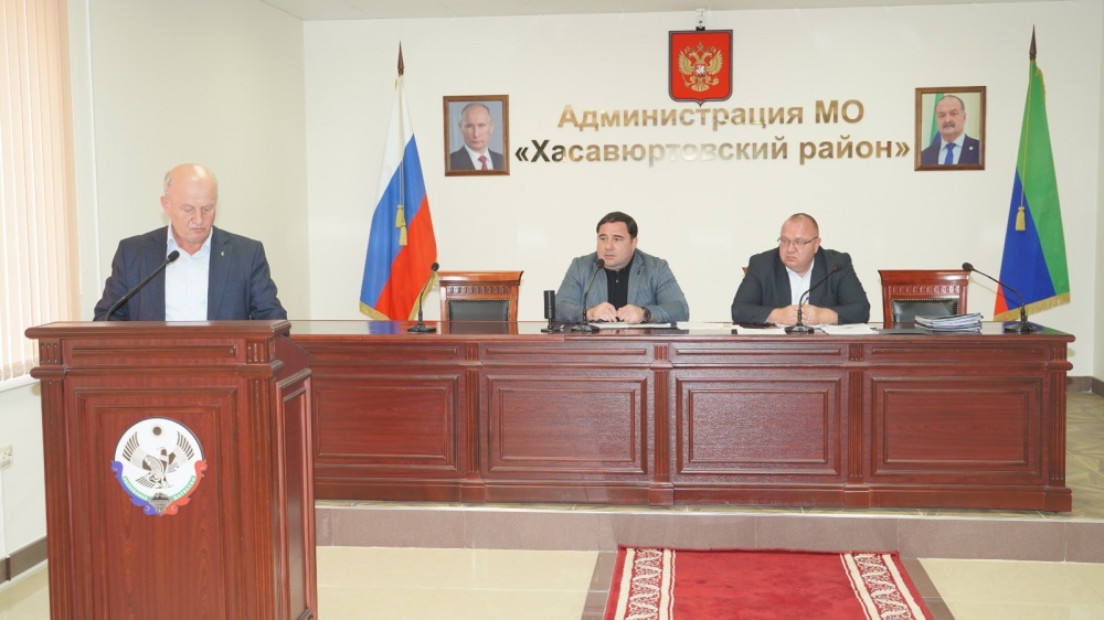 Глава Хасавюртовского района провел очередное  пленарное  совещание по актуальным вопросам деятельности муниципалитета