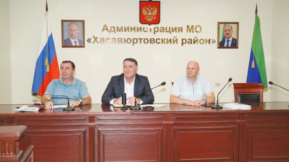 Администрация Хасавюртовского района приняла участие в работе совещания в режиме видеоконференцсвязи Министерства строительства архитектуры и ЖКХ