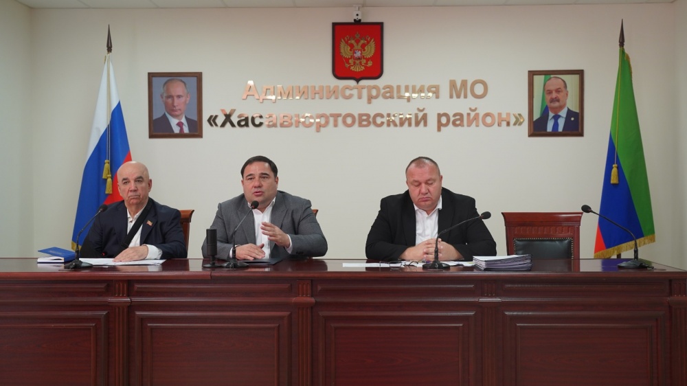Глава  Хасавюртовского района провел пленарное совещание  по вопросам  хода проведения осенней призывной кампании и контрактной службы