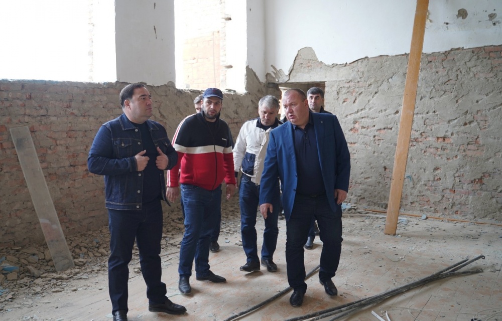 Глава Хасавюртовского района проинспектировал  ход капремонта объектов образования муниципалитета