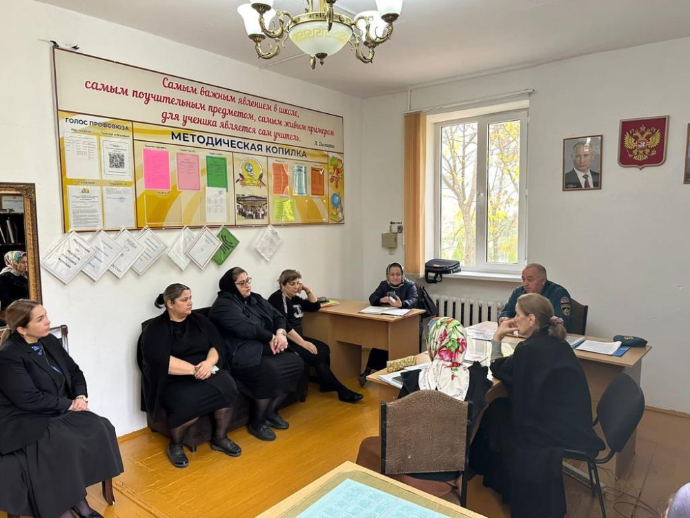 Специалисты МКУ «Управление по делам ГО и ЧС Хасавюртовского района» продолжают выездные объектовые тренировки в школах
