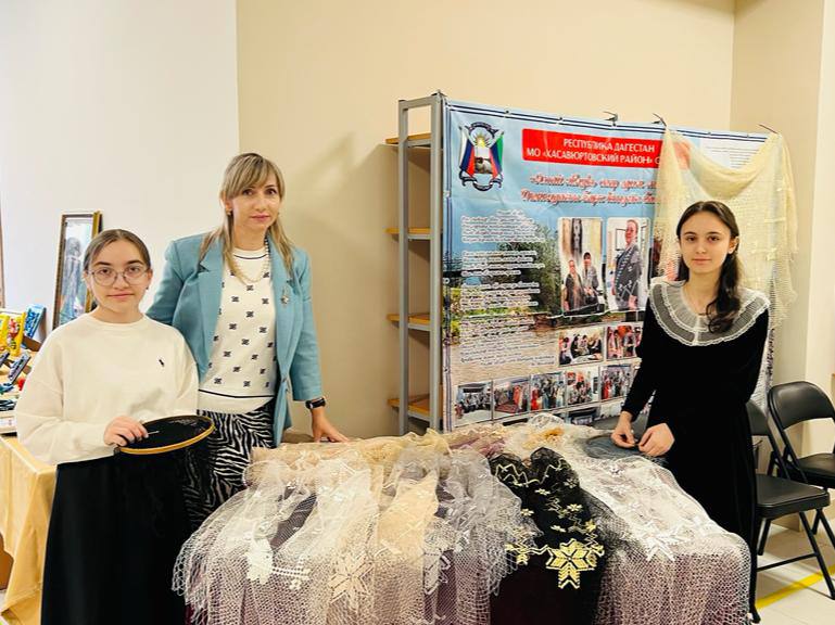 На базе МКОУ «Хамавюртовская СОШ им. А.М. Аджиева» Хасавюртовского района состоялся 7 республиканский научно-методический слет педагогов истории и обществознания «Фестиваль педагогических идей»