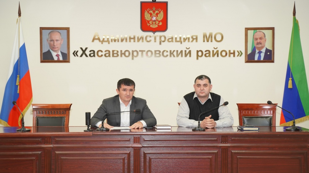 В администрации Хасавюртовского района прошли общественно – политические  слушания по книге Р.М. Магомедова «Вековые ценности Дагестана»