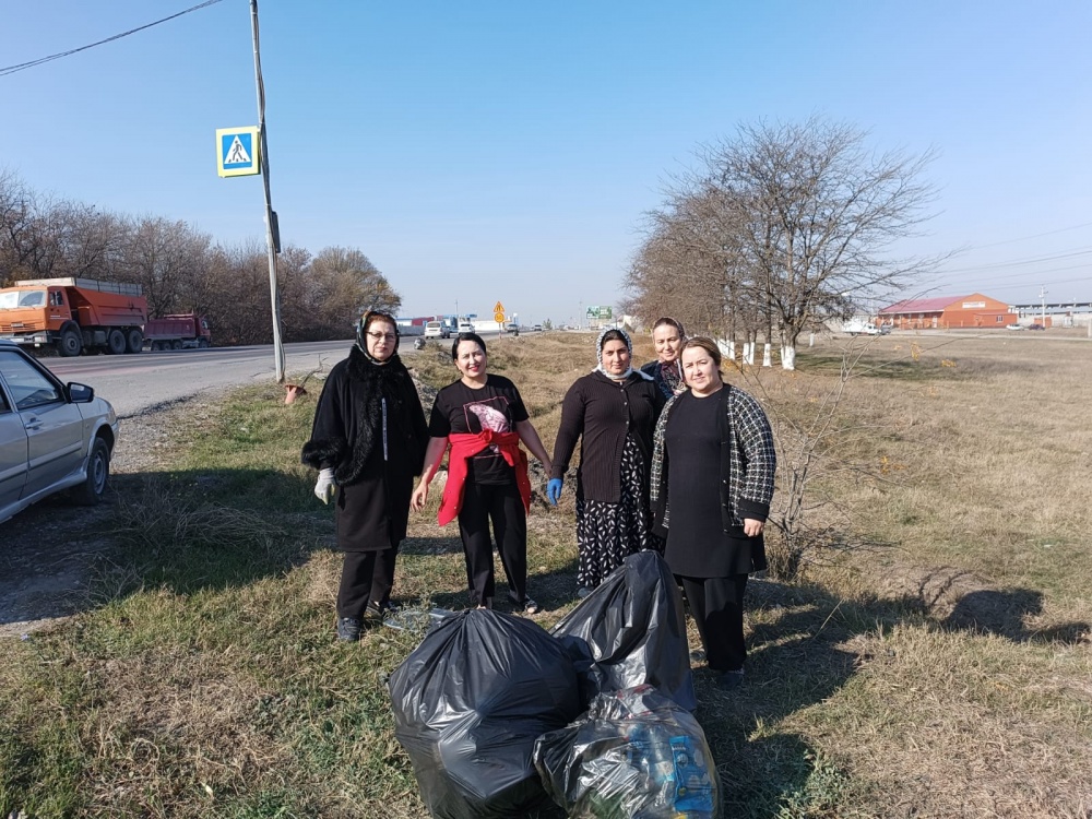 В преддверии Дня народного единства в поселениях Хасавюртовского района проходят    общественные   субботники