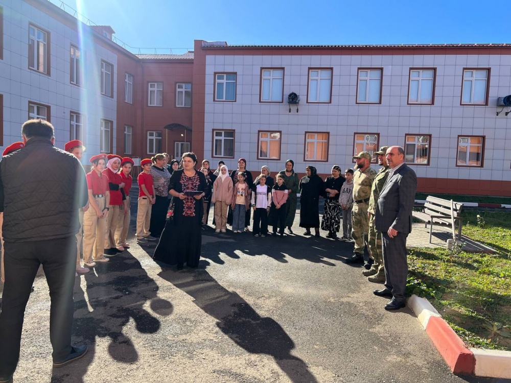 В школах Хасавюртовского района продолжается масштабная региональная  акция « Сад памяти »