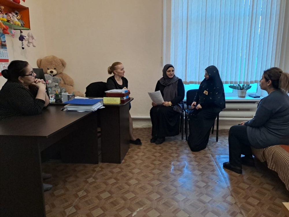 Специалисты отдела по делам несовершеннолетних и защите их прав Хасавюртовского района продолжают выездные встречи