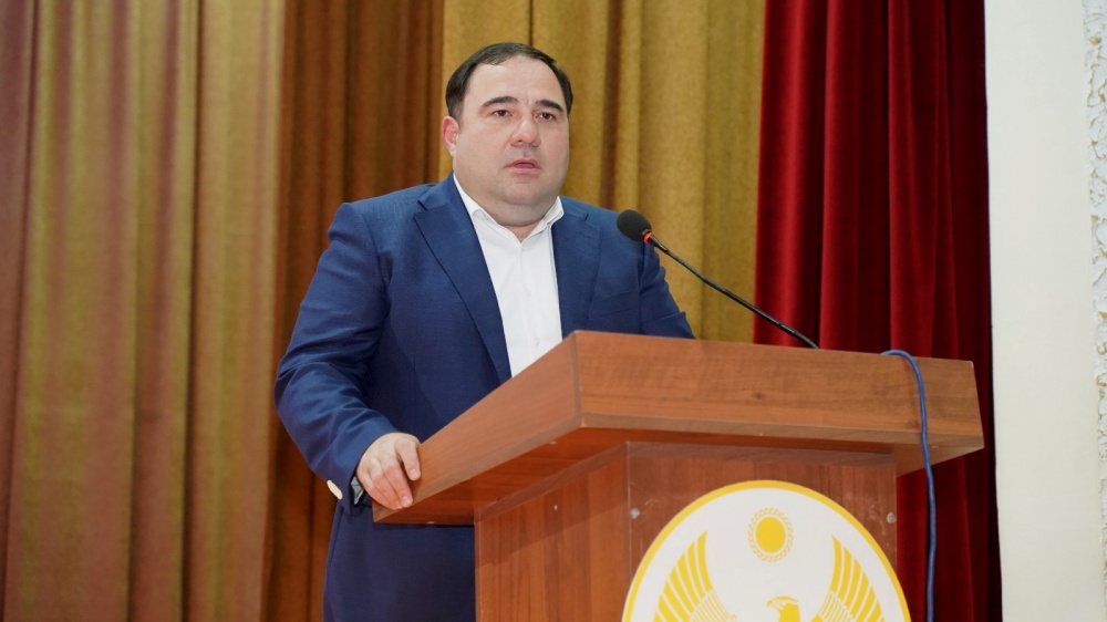 В честь профессионального праздника Глава Хасавюртовского района наградил Почетными Грамотами и Благодарственными письмами МО руководство и  сотрудников органов ОМВД