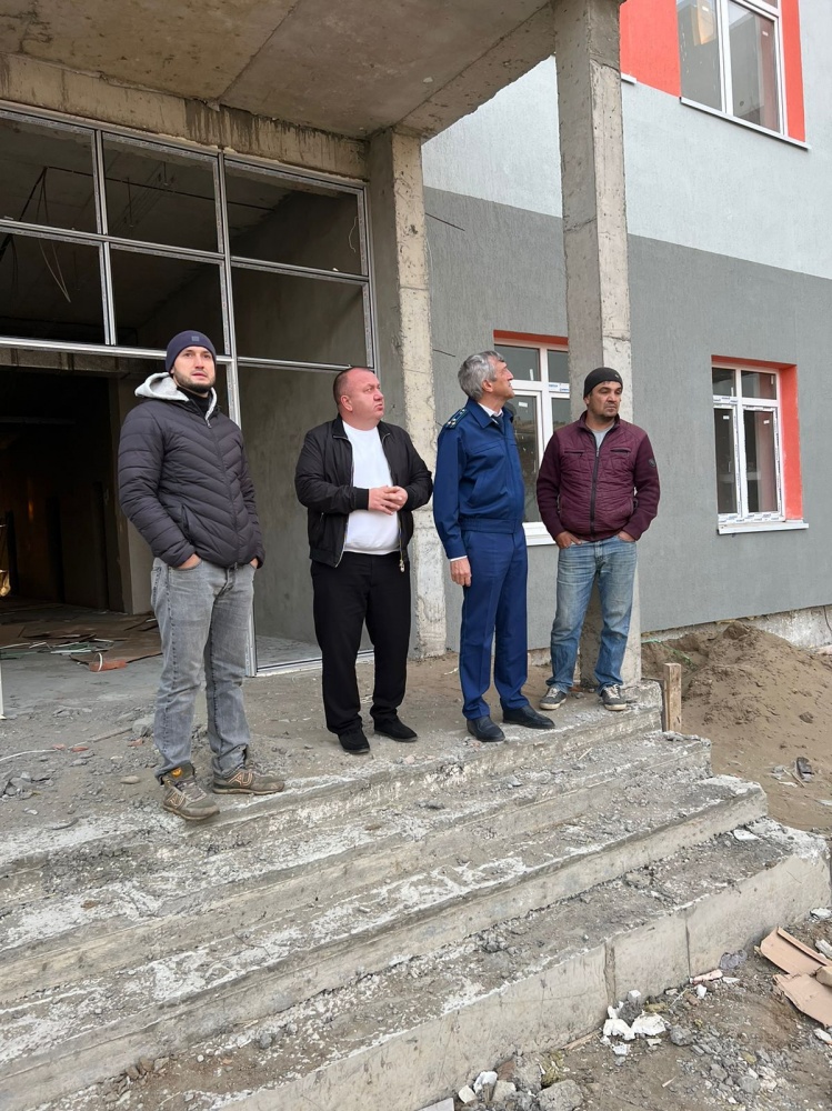 Власти и органы Прокуратуры  Хасавюртовского района проинспектировали ход строительства новых школ  муниципалитета