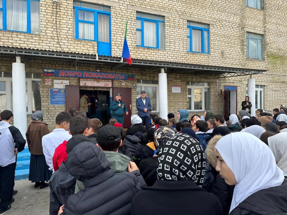 Сотрудники ГО МКУ «Управление по делам ГО и ЧС Хасавюртовского района» продолжают объектовые тренировки в образовательных и дошкольных учреждениях
