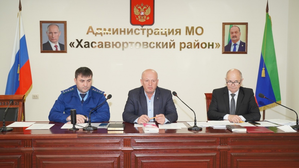 В администрации Хасавюртовского района  состоялось  заседание Комиссии по делам несовершеннолетних и защите их прав