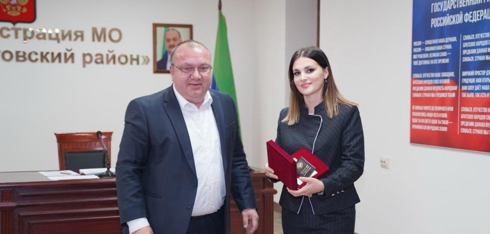 Начальник ФУ администрации Хасавюртовского района Диана Мамаева удостоена   высокой государственной наградой « Заслуженный экономист РД»