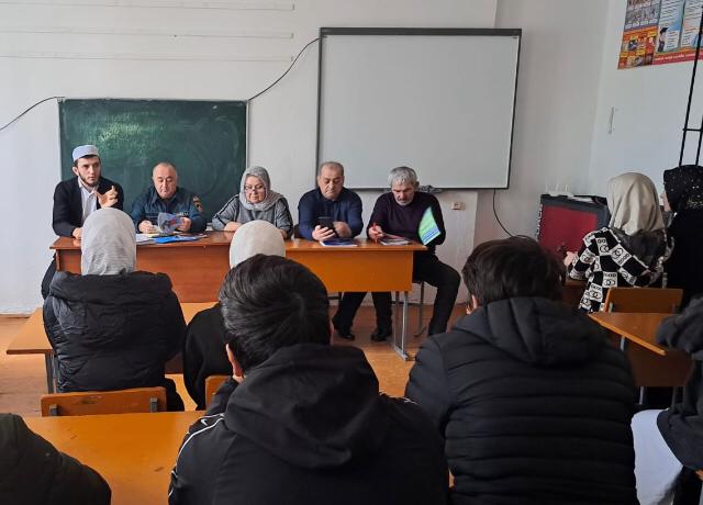 Специалисты МКУ «Управление по делам ГО и ЧС Хасавюртовского района» продолжают выездные занятия и объектовые тренировки школах