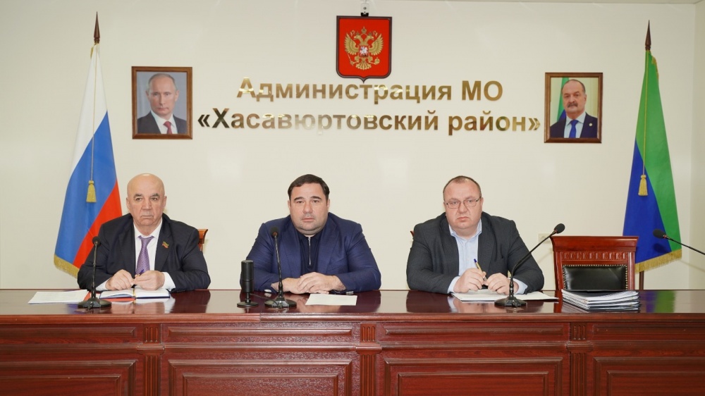Глава   Хасавюртовского района провел  очередное пленарное совещание актива   по актуальным вопросам деятельности муниципалитета
