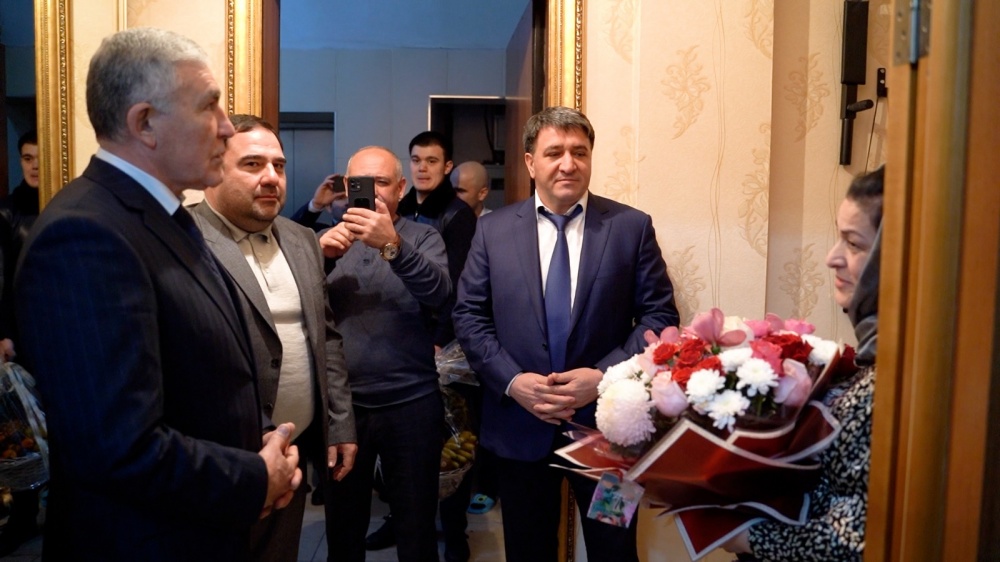 Секретарь Совета Безопасности РД, Министр транспорта и дорожного хозяйства РД, Глава Хасавюртовского района посетили семью Героя России Темирлана Абуталимова