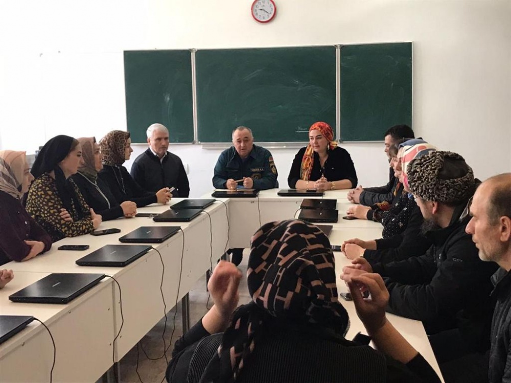 Специалисты МКУ «Управление по делам ГО и ЧС Хасавюртовского района» продолжают выездные занятия по соблюдению правил ПБ  и профилактики ЧС