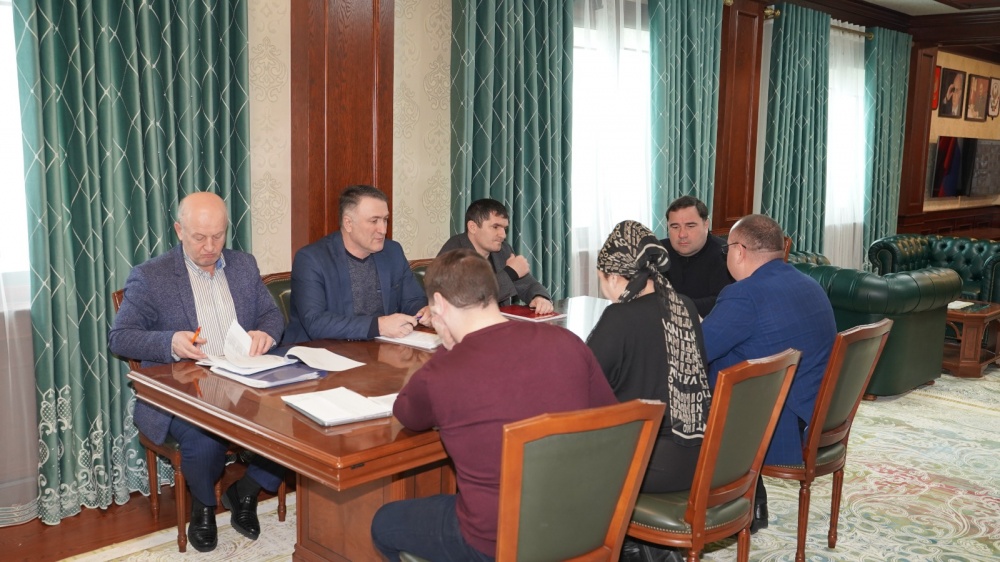 Глава  Хасавюртовского района провел рабочее совещание по вопросам налогооблажения