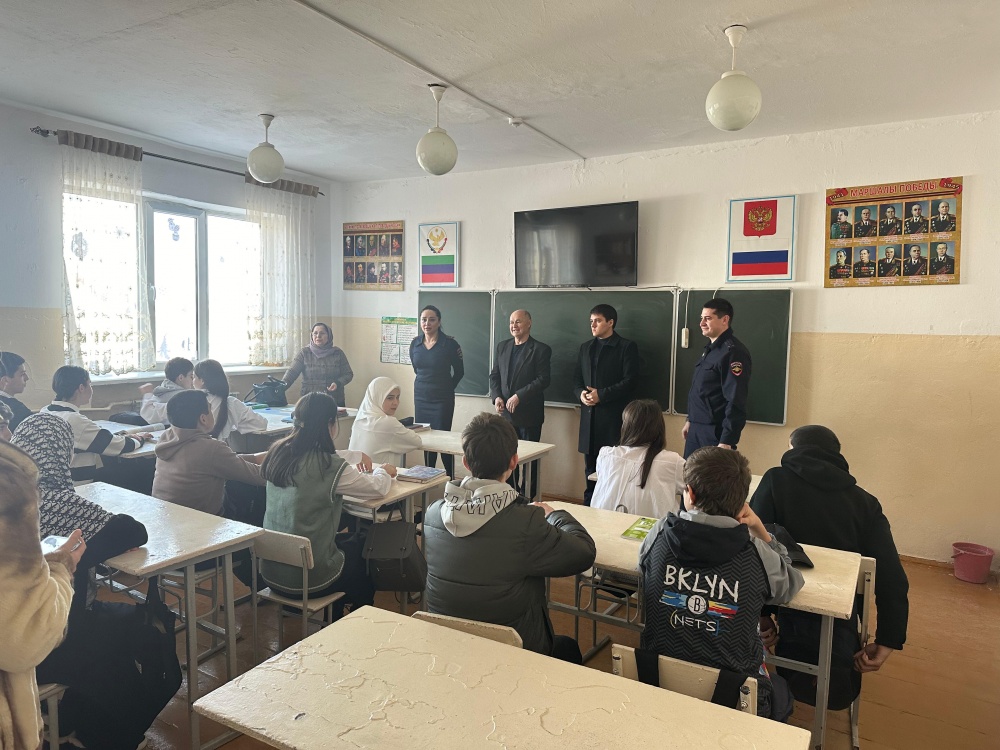 Комиссиями по делам несовершеннолетних и защите их прав Хасавюртовского района продолжает выездные встречи с учащимися