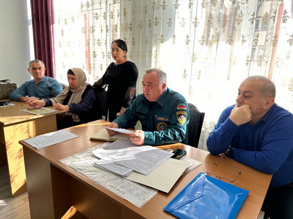 Специалисты МКУ «Управление по делам ГО и ЧС Хасавюртовского района» продолжают выездные занятия и объектовые тренировки школах