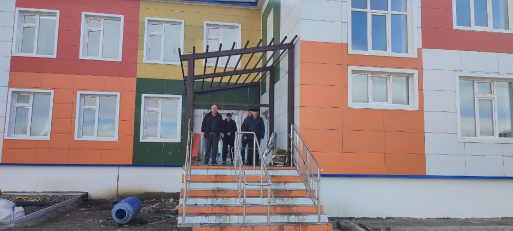 Депутаты НС РД от Хасавюртовского района проинспектировали ход строительства новых дошкольных учрежден ий муниципалитета