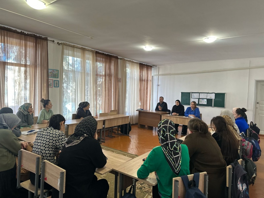 Главный специалист ОДН и ЗП Анжела Осиева посетила ГКУ РД «Социально — реабилитационный центр для несовершеннолетних» в МО «Хасавюртовский район»