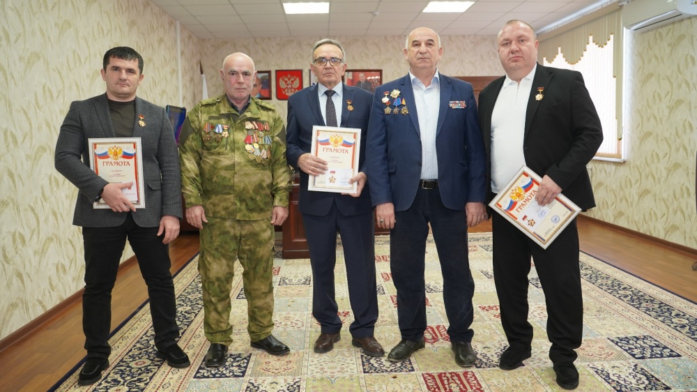 В преддверии  памятной даты  вывода Советских войск из Афганистана   Союз ветеранов Афганистана Хасавюртовского района  отметил  Грамотами руководство администрации МР