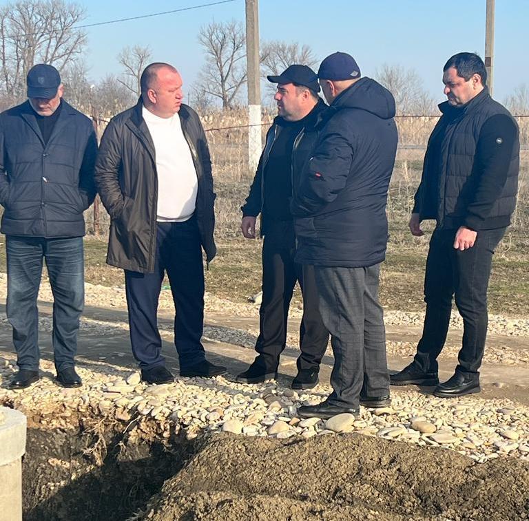 Глава Хасавюртовского района проинспектировал  ход строительных работ объектов водоснабжения селения Куруш