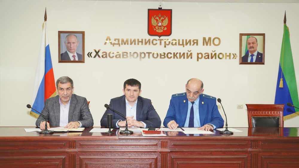 В администрации Хасавюртовского района состоялось расширенное совещание по  вопросам итогов  осенней призывной кампании и задачах на предстоящие призывные кампании